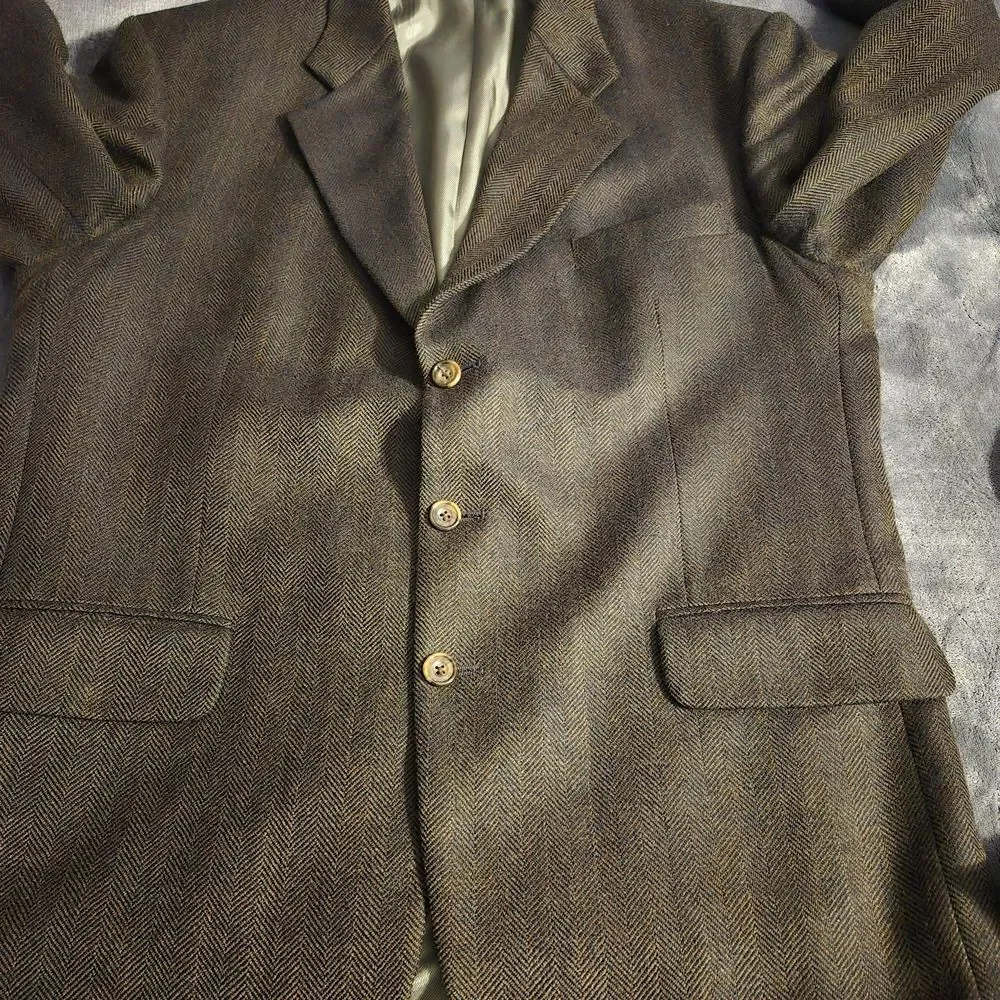 Timeless Elegance: Oscar De La Renta Olive Brown Men's Sportscoat, Size 44R